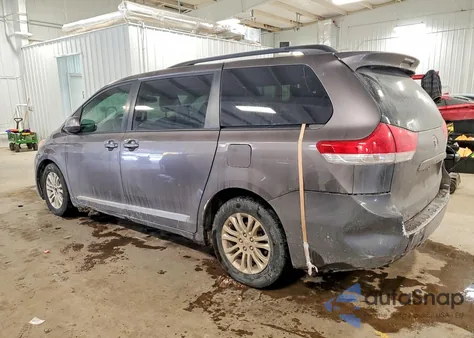 2012 Toyota Sienna Xle z USA, uszkodzony, nr VIN 5TDYK3DC7CS274798